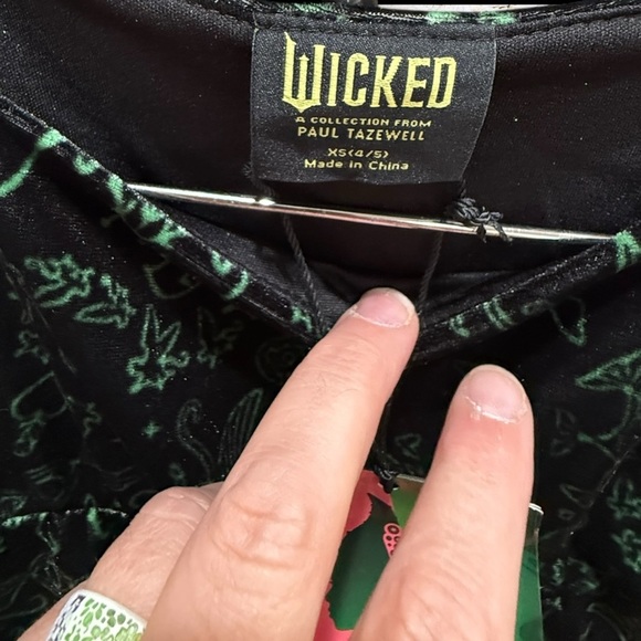 NWT Wicked Elphaba Green Velvet Dress • Nightgown • Costume Size 4/5 kids XS - Picture 5 of 7